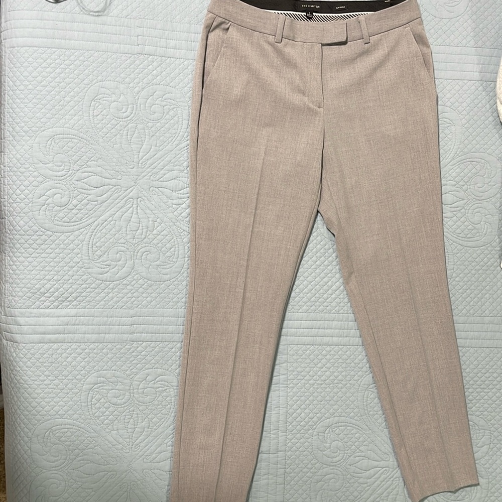 The Limited dress pants. Slim Ankle. Size 4. Like new condition.